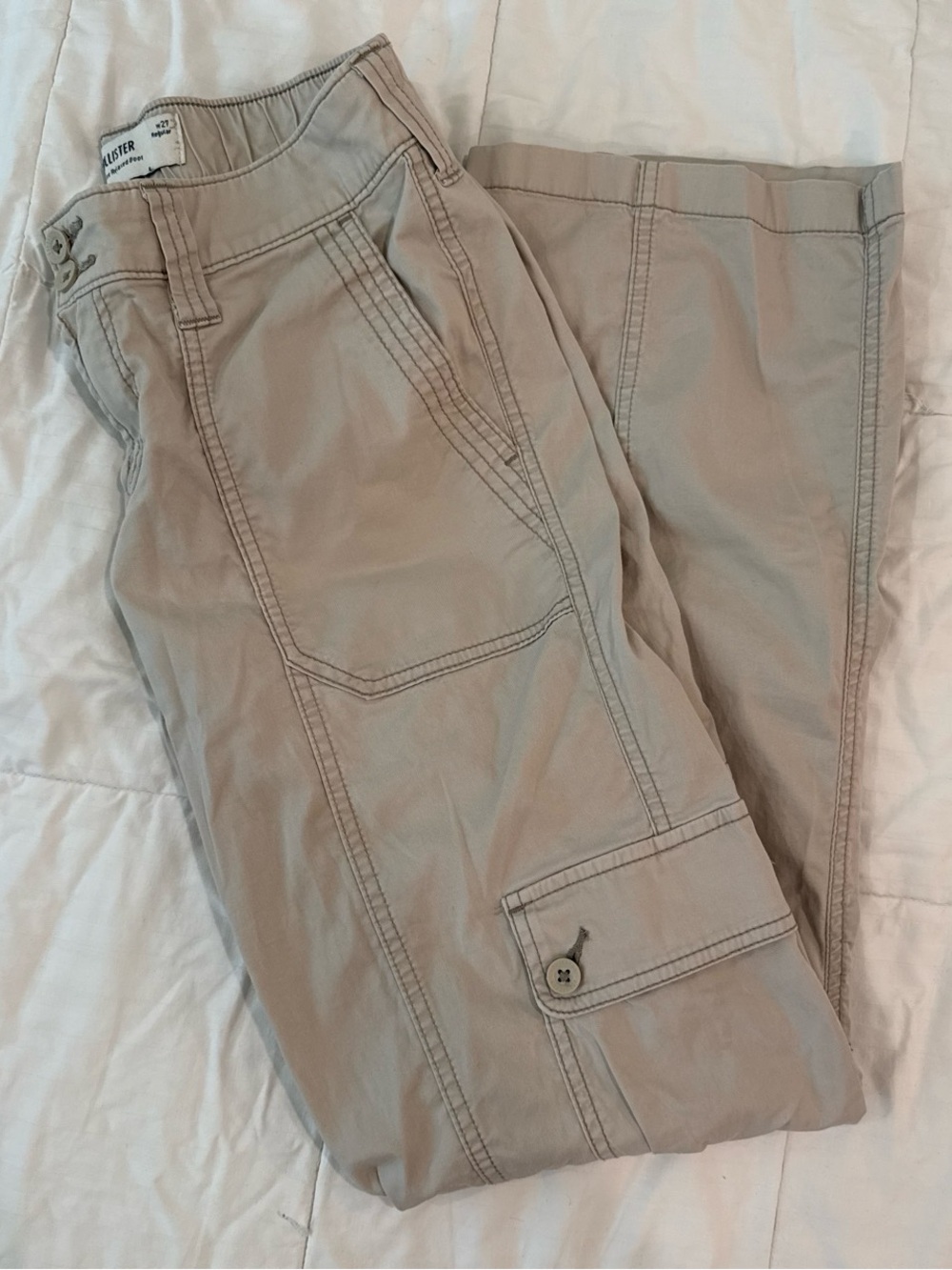 Hollister Women’s Khaki Boot Cut Cargo Pants
